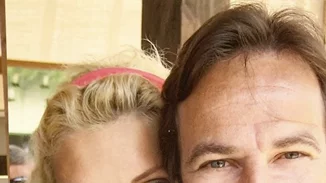 Η Ελένη Μενεγάκη κρυώνει στην τοποθεσία Μαρούσι