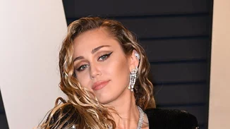 To φιλί που έκανε έξαλλη την Miley Cyrus και η αντίδρασή της