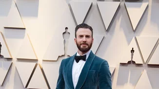 Αυτός είναι ο γοητευτικός αδερφός του Chris Evans, που τον συνόδευσε στα Όσκαρ