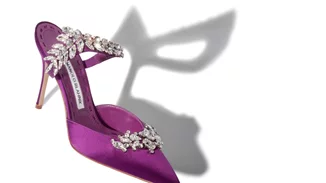 Τα iconic παπούτσια του Manolo Blahnik έφτασαν στο Net-a-porter