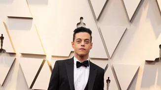 Oscar 2019 | Ο νικητής, Rami Malek, παραπάτησε και έπεσε αφού παρέλαβε το Όσκαρ του