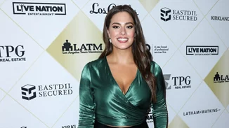 Ashley Graham | Το plus size μοντέλο ποζάρει με μαγιό λίγο πριν γεννήσει