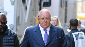 Εσύ αναγνωρίζεις τον πασίγνωστο ηθοποιό στη φωτογραφία (εμείς πάντως δεν τον καταλάβαμε);