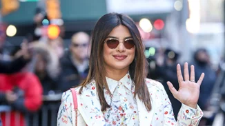 Τα νέα crocs της Priyanka Chopra είναι το ιδανικό footwear για την καραντίνα