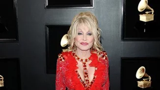 Η Dolly Parton δωρίζει $1.000.000 για να βοηθήσει στη χρηματοδότηση ενός εμβολίου κατά του Covid-19
