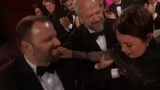 Όσκαρ 2019 | Ένα βραβείο τελικά για το «Τhe Favourite» - Η συγκίνηση του Γιώργου Λάνθιμου στη μεγάλη του στιγμή