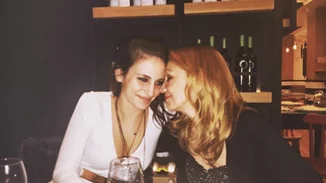 H Πέμυ Ζούνη έχει μία υπέροχη 25χρονη κόρη που είναι δίπλα της σε όλα | Δες φωτογραφίες της πανέμορφης κοπέλας