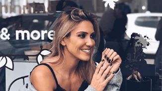 Ατύχημα για την Έλενα Παπαβασιλείου | Λιποθύμησε και χτύπησε στο κεφάλι της (φωτογραφία)