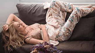 Σμαράγδα Καρύδη | Μεταμορφώθηκε σε βασίλισσα του Banksy και το αποτέλεσμα είναι εκπληκτικό