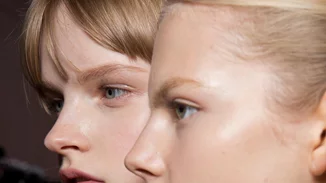 Τέλος η περιττή λιπαρότητα | Η κίνηση που θα σου χαρίζει ματ όψη για ώρες!