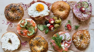 12 ιδέες για πρωινό τοστ με αυγό ή φρούτα για σωστή διατροφή από το πρωί