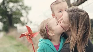 Η σημασία του να παίζετε με το παιδί σας – 10-20 λεπτά καθημερινά αρκούν