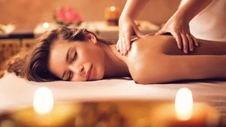 Candle Massage | Μια ξεχωριστή εμπειρία χαλάρωσης σώματος με κεριά