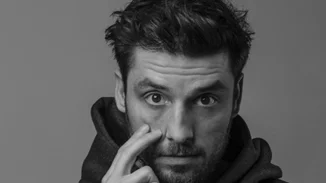 Σπύρος Χατζηαγγελάκης | Ο sexy πρωταγωνιστής της «Μουρμούρας» είναι και φωτογράφος