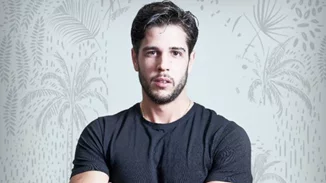 Survivor | Ποιος είναι ο πανελίστας, μοντέλο και ιχθυοπώλης, Βασίλης Σίμος, που μπήκε στο reality;