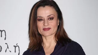 Καρυοφυλλιά Καραμπέτη | Η σπάνια έξοδος με τον κατά 15 χρόνια νεότερο σύντροφό της