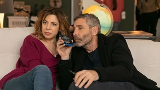 «Σ' αγαπώ, Μ' αγαπάς» | Η βασική απορία που λύνεται στο δεύτερο επεισόδιο και κάποια θέματα που ελπίζουμε να έλυσαν μετά από 25 χρόνια σχέσης