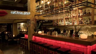 Hitchcocktales | Το bar restaurant εμπνευσμένο από τον Alfred Hitchcock είναι ήδη hot spot