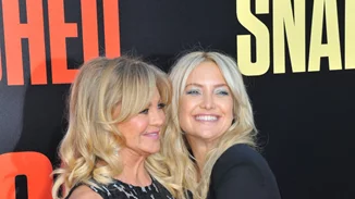 Kate Hudson | Γιαγιά, μαμά και εγγονή ποζάρουν μαζί σε εξώφυλλο(pics)