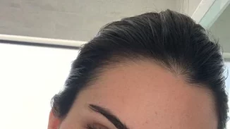 Ποια είναι η νέα τάση στα σχέδια για νύχια που υιοθέτησαν ακόμα και η Kendall Jenner και η Ariana Grande