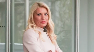 Ελένη Μενεγάκη | Νέες φωτογραφίες με την κούκλα έφηβη κόρη της, Λάουρα