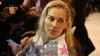 Βικτώρια Καρύδα Επέστρεψε στις πασαρέλες λίγους μήνες μετά τη δολοφονία του συζύγου της