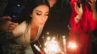 Γενέθλια για την Ελένη Φουρέιρα | Οι εκπλήξεις και οι δύο τούρτες! Πόσο χρονών έγινε; (vid)