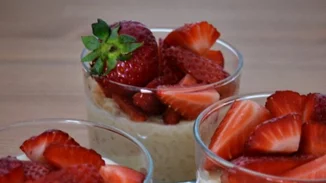 Νηστίσιμο ρυζόγαλο με γάλα καρύδας και φράουλες με συνταγή της ειδικού