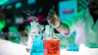 Αυτή είναι η ΚΥΑ για την εστίαση και την ψυχαγωγία: Μόνο εμβολιασμένοι στα υπαίθρια κέντρα διασκέδασης