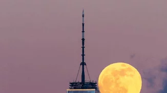 Υπερπανσέληνος των σκουληκιών | Οι εντυπωσιακές φωτογραφίες από το αστρονομικό φαινόμενο