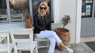 Ελένη Μενεγάκη | Αποκάλυψε γιατί η κόρη της, Μαρίνα, δεν πόζαρε με τις μεγάλες αδερφές της στη νέα τους φωτογραφία