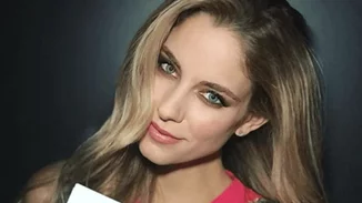 Dutchesss_ | Ποζάρει στο φακό μετά την είδηση της δεύτερης εγκυμοσύνης και εύχεται «Καλό χειμώνα»