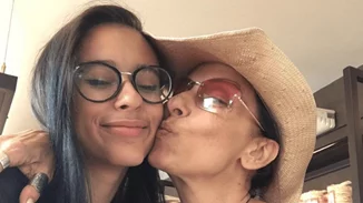 Ματθίλδη Μαγγίρα | Η 17χρονη κόρη της, Λήδα Φόστερ, και οι πολλές αλλαγές στο χρώμα των μαλλιών της