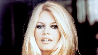 Η εντυπωσιακή μελαχρινή εγγονή της Brigitte Bardot - Τι σχέσεις έχει με την πασίγνωστη γιαγιά της και με τι ασχολείται;