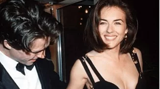 Elizabeth Hurley | Φόρεσε ξανά το πιο iconic Versace φόρεμα των 90s