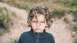 Η συμπεριφορά «κοιτάξτε με έχω αλλάξει» είναι το καμπανάκι για να προσέξεις το παιδί σου