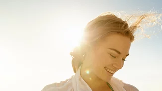 Οι 8 καλύτερες compact πούδρες και μέικ-απ με δείκτη αντηλιακής προστασίας