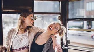 Πώς να κάνω κάποιον χαρούμενο; 14 τρόποι να το πετύχεις σήμερα κιόλας