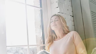 Πώς δύο λεπτά σιωπής καθημερινά θα κάνουν καλύτερη την κάθε ημέρα σου