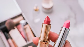 «Ιδρώνει» το κραγιόν σου; Δες αν κάνει να το χρησιμοποιείς!