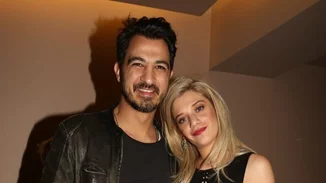 Δήμος Αναστασιάδης | Μας δείχνει πόσο πολύ έχει φουσκώσει η κοιλίτσα της αγαπημένης του, Τζένης Θεωνά