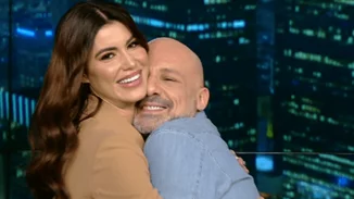 Νίκος Μουτσινάς | Προκάλεσε την Ιωάννα Μπέλλα για να της μετρήσει το ύψος και εκείνη εμφανίστηκε στο πλατό