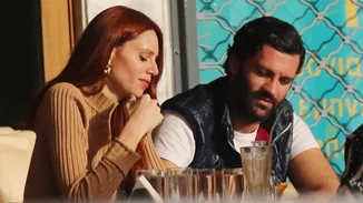 Έβελυν Καζαντζόγλου - Τζωρτζ Παπακώστας | Ερωτευμένοι στη Βουλιαγμένη - Δες τι φόρεσαν σε έξοδο τους