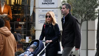 Σία Κοσιώνη - Κώστας Μπακογιάννης | Οι τέλειες φωτογραφίες με το γιο τους