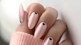 Δεν έχεις ασετόν; 6 τρόποι για να ξεβάψεις τα νύχια σου