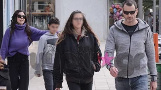 Ναταλία Δραγούμη | Σπάνια δημόσια εμφάνιση με τον σύζυγο και τα παιδιά της!