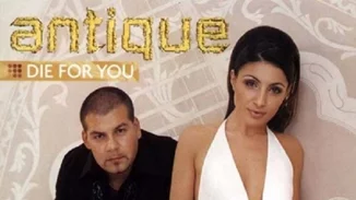 Antique | Δες πόσο γοητευτικός είναι 20 χρόνια μετά την επιτυχία του συγκροτήματος, ο Νίκος Παναγιωτίδης