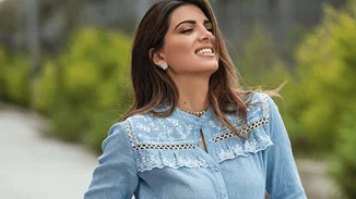 Σταματίνα Τσιμτσιλή | Οι stylish εμφανίσεις που αποδεικνύουν πως είναι η βασίλισσα του φλοράλ