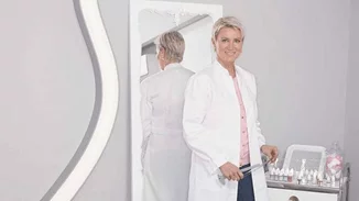 Πώς είναι σήμερα η Νατάσα Παζαΐτη | Η αλλαγή στο look και τα μαλλιά της και η αποκάλυψη για την ηλικία της!