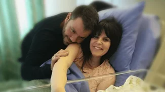 Ευτύχης Μπλέτσας | Η σύντροφός του πήρε εξιτήριο από το μαιευτήριο (pics)